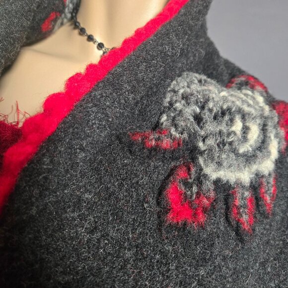Vintage Wool Cape Poncho Vest Gray Red Roses Made In Italy Gothic Witchy Boho - Picture 7 of 15